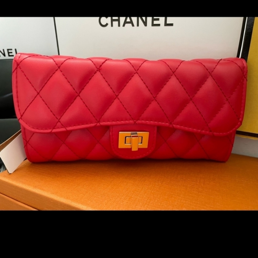New Beautiful Designer Look Quilted Wallet/ Crossbody